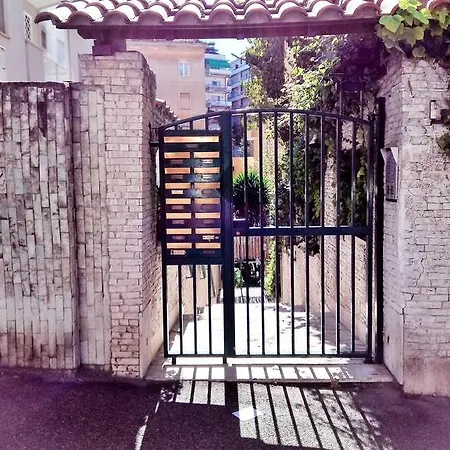 Studio Seneca Apartment *